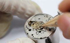 朗格机械腕表金属表带轴意外脱落？专业修复指南助您解忧