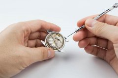 理查德米勒机械表遭遇灰尘侵扰？专业修复秘籍在此