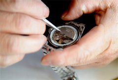 专业修复指南：欧米茄机芯划痕完美隐藏术